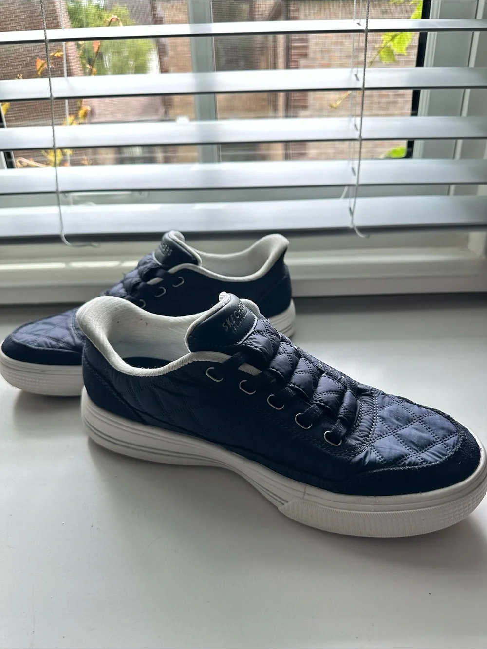 Skechers Women’s Navy Quilted Low-Top Sneakers with White Sole 8 - Picture 2 of 6